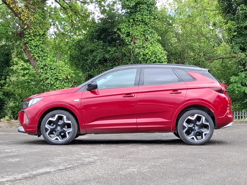 Vauxhall Grandland 1.5 Turbo D Ultimate Red #4