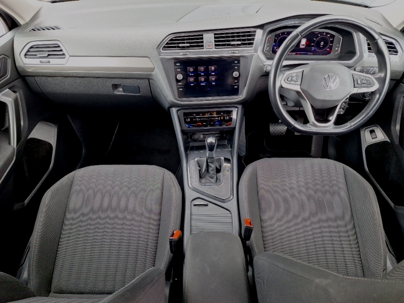 Volkswagen Tiguan Allspace 1.5 Tsi Life Dsg Black #3