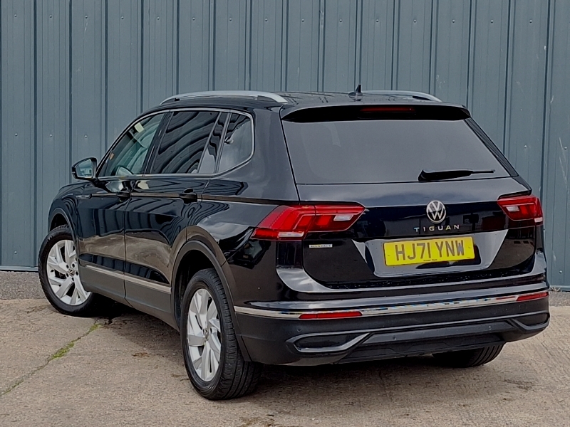 Volkswagen Tiguan Allspace 1.5 Tsi Life Dsg Black #2