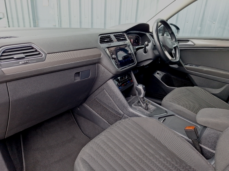 Volkswagen Tiguan Allspace 1.5 Tsi Life Dsg Black #5