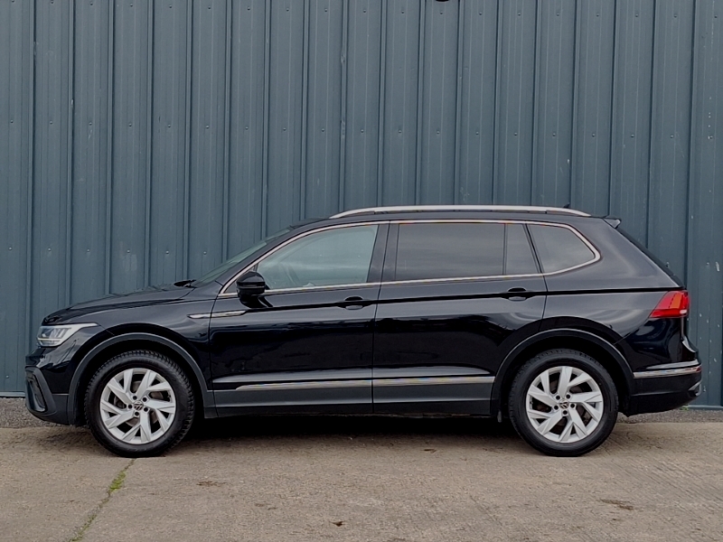 Volkswagen Tiguan Allspace 1.5 Tsi Life Dsg Black #4
