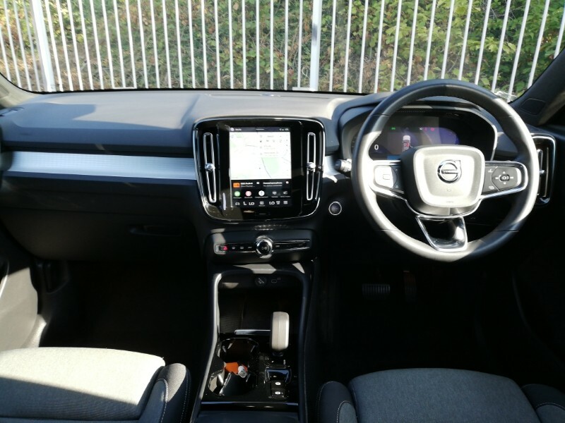 Volvo XC40 2.0 B3p Plus Dark Red #3