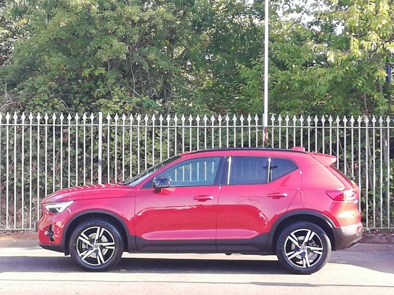 Volvo XC40 2.0 B3p Plus Dark Red #4