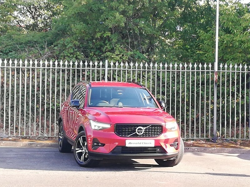 Volvo XC40 2.0 B3p Plus Dark Red