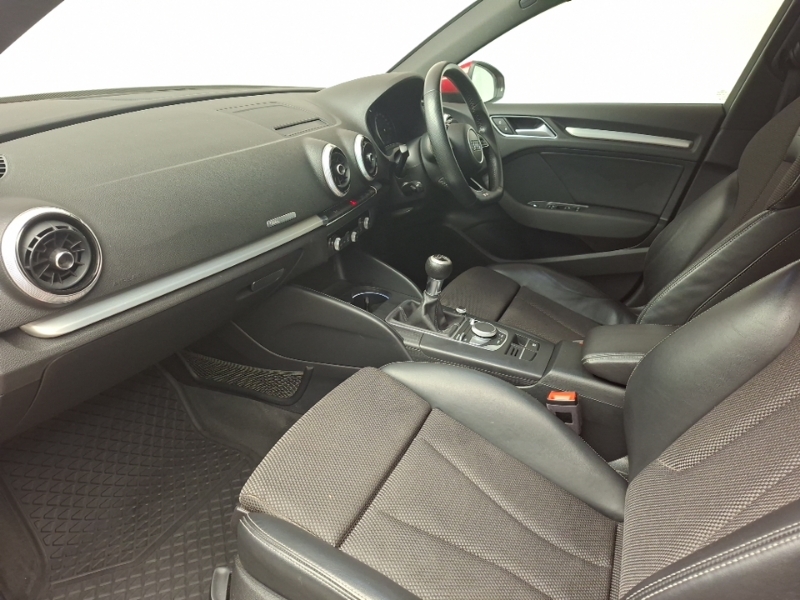 Audi A3 1.6 Tdi 116 S Line Red #5