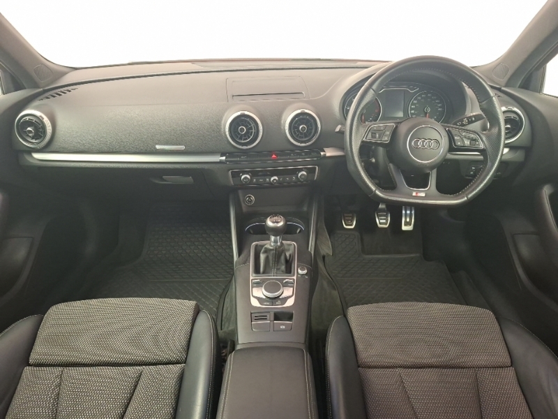 Audi A3 1.6 Tdi 116 S Line Red #3