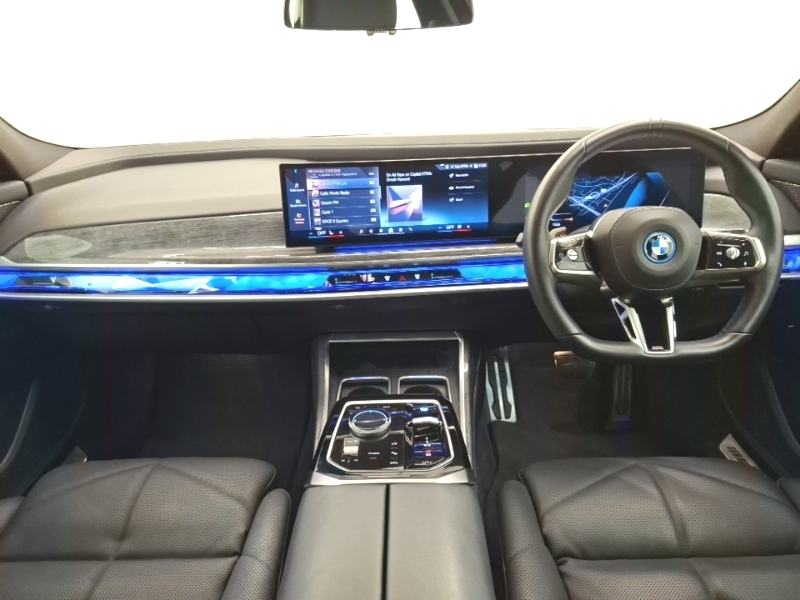 BMW i7 400Kw Xdrive60 M Sport 105.7Kwh White #3