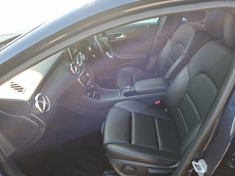 Mercedes-Benz GLA Class Gla 200 Se Blue #5