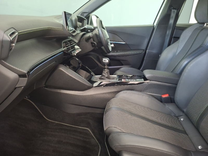 Peugeot 2008 1.2 Puretech 130 Gt White #5
