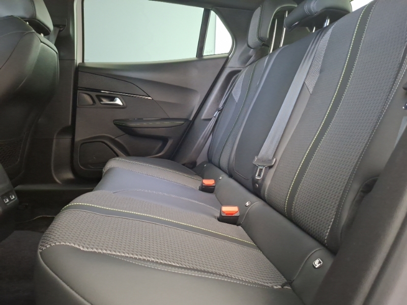 Peugeot 2008 1.2 Puretech 130 Gt White #6