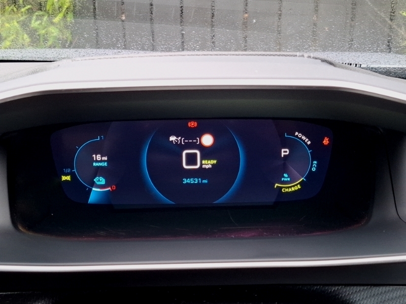 Peugeot e-2008 100Kw Gt Premium 50Kwh Estate Red #11