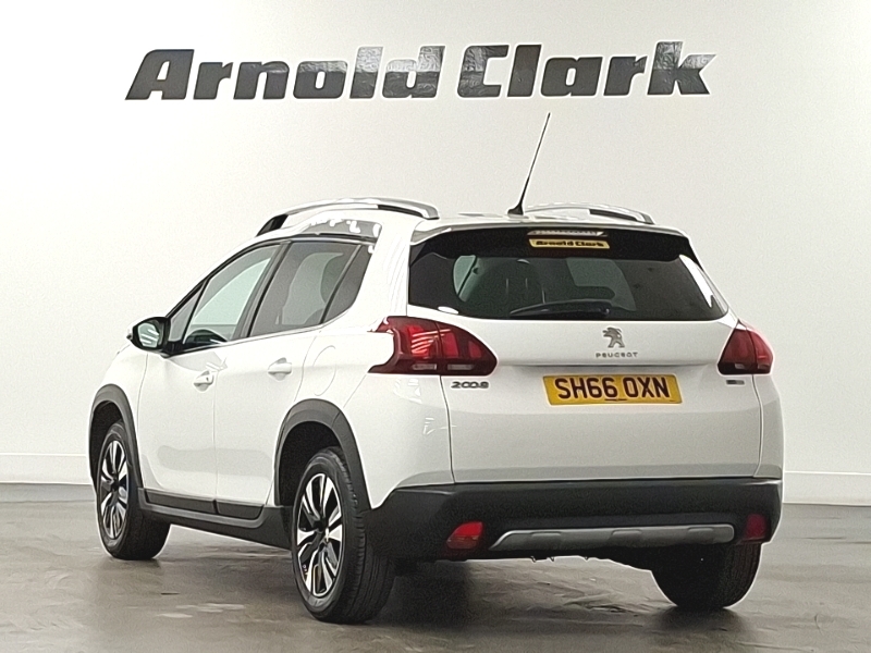 Peugeot 2008 1.2 Puretech 110 Allure White #2