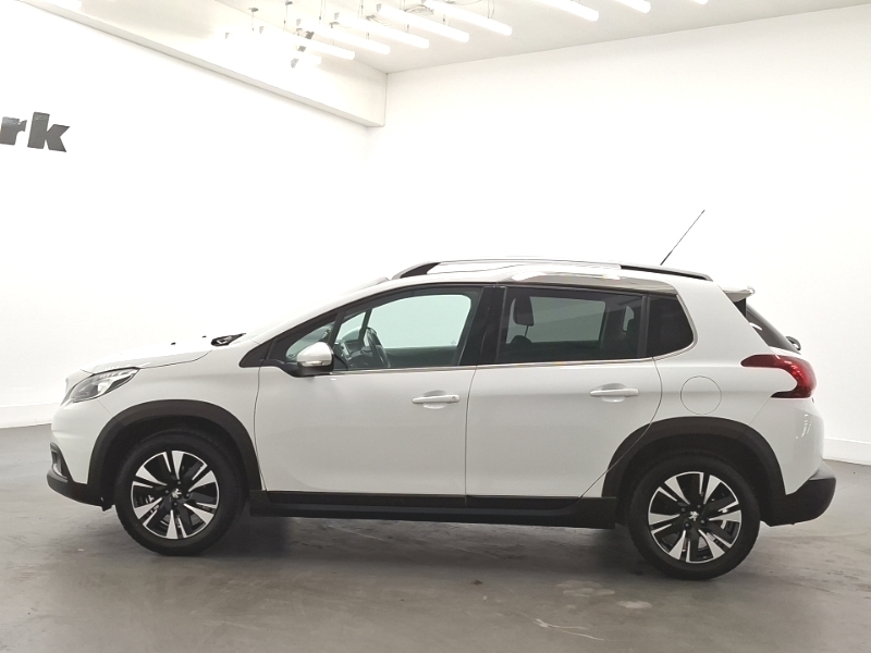 Peugeot 2008 1.2 Puretech 110 Allure White #4