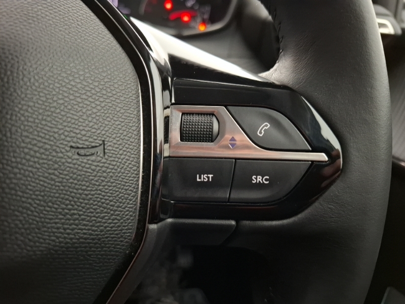 Peugeot 208 1.2 Puretech Allure Hatchback Eu White #13