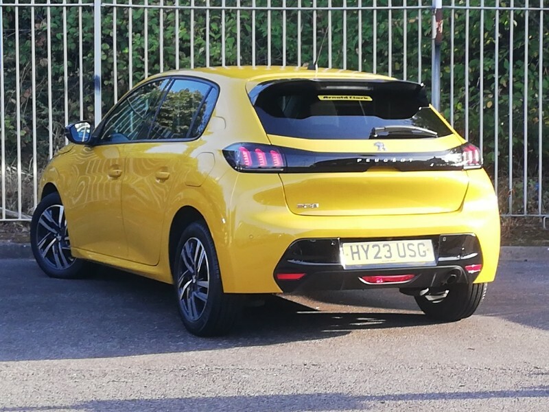 Peugeot 208 1.2 Puretech 100 Allure Premium Eat8 Yellow #2