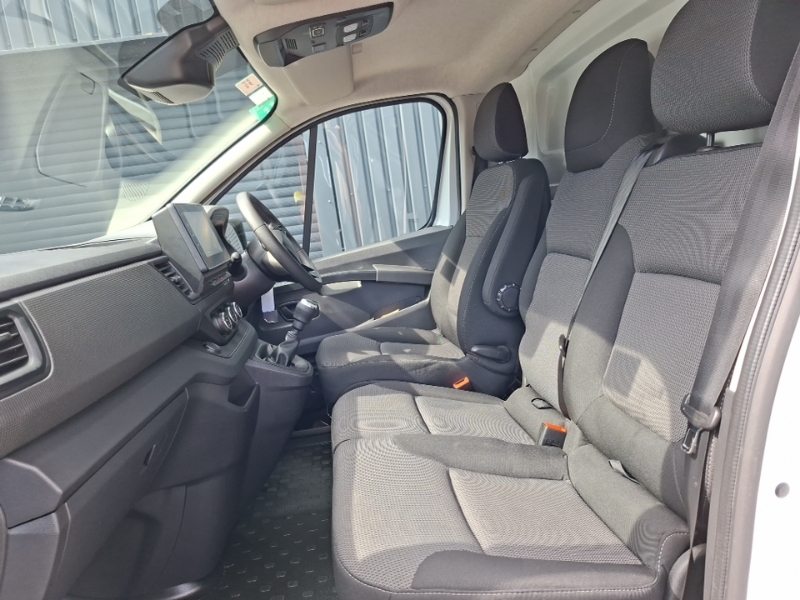 Renault Trafic Ll30 Blue Dci 130 Advance Safety Van White #5
