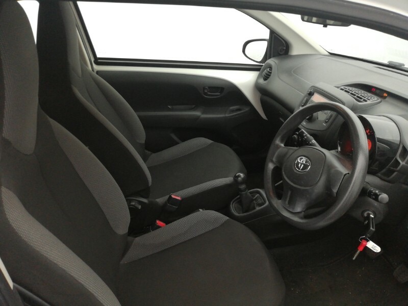 Toyota Aygo 1.0 Vvt-i X-play 5-Dr White #16