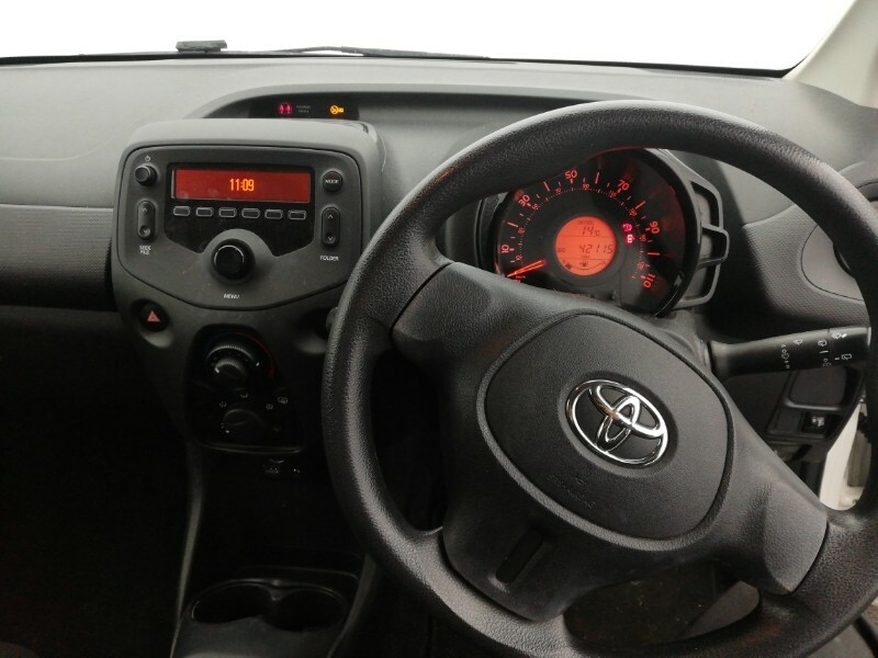 Toyota Aygo 1.0 Vvt-i X-play 5-Dr White #7