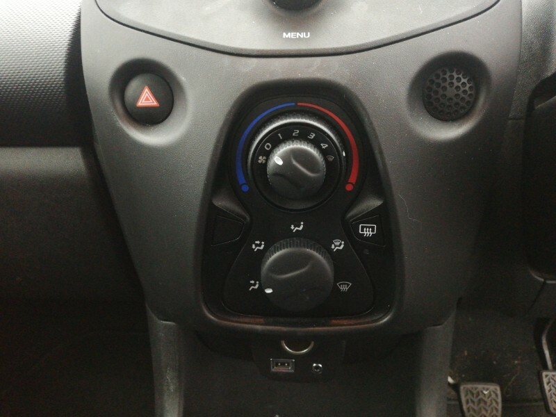 Toyota Aygo 1.0 Vvt-i X-play 5-Dr White #17