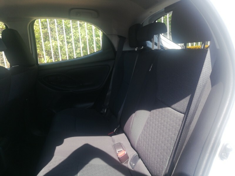 Toyota Yaris 1.5 Hybrid Icon Cvt White #6