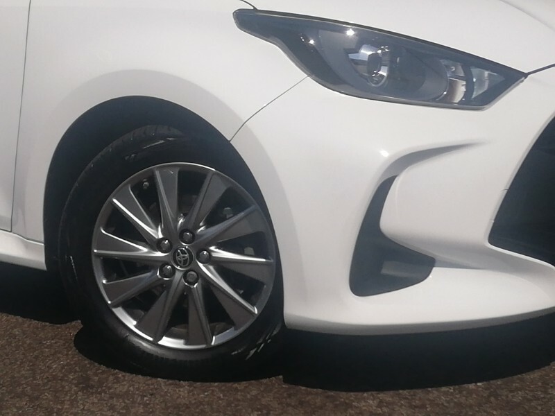 Toyota Yaris 1.5 Vvt-h Design E-cvt Euro 6 Ss White #9