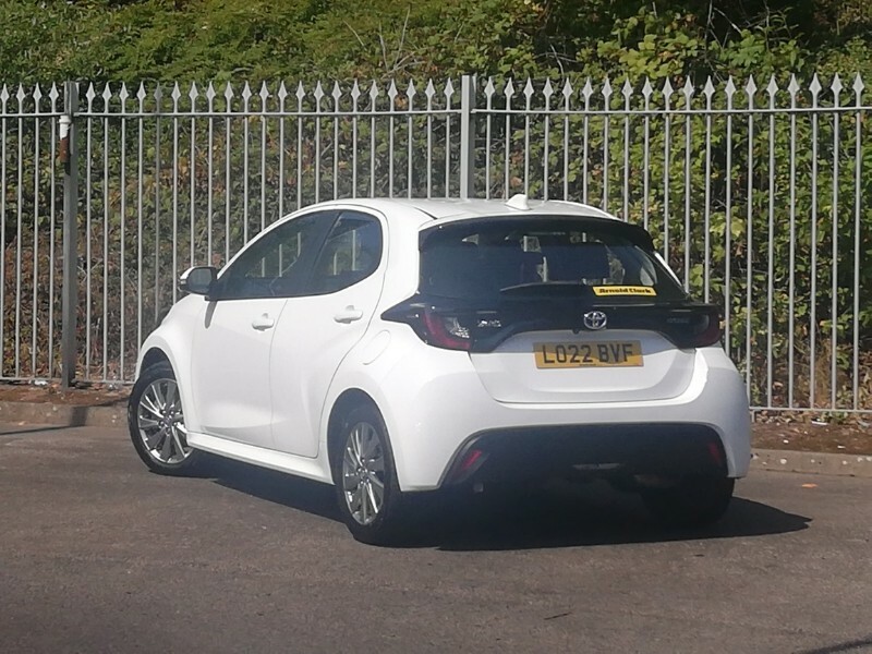 Toyota Yaris 1.5 Hybrid Icon Cvt White #2