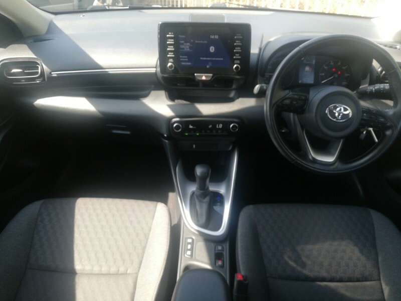 Toyota Yaris 1.5 Hybrid Icon Cvt White #3