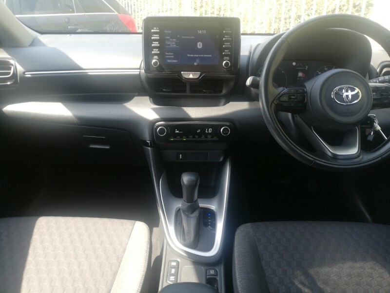 Toyota Yaris 1.5 Vvt-h Design E-cvt Euro 6 Ss White #10