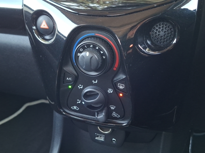 Toyota Aygo Aygo X-clusive Vvt-i Black #16