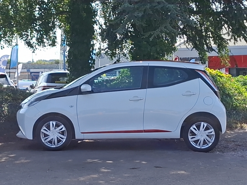 Toyota Aygo 1.0 Vvt-i X-pression White #4