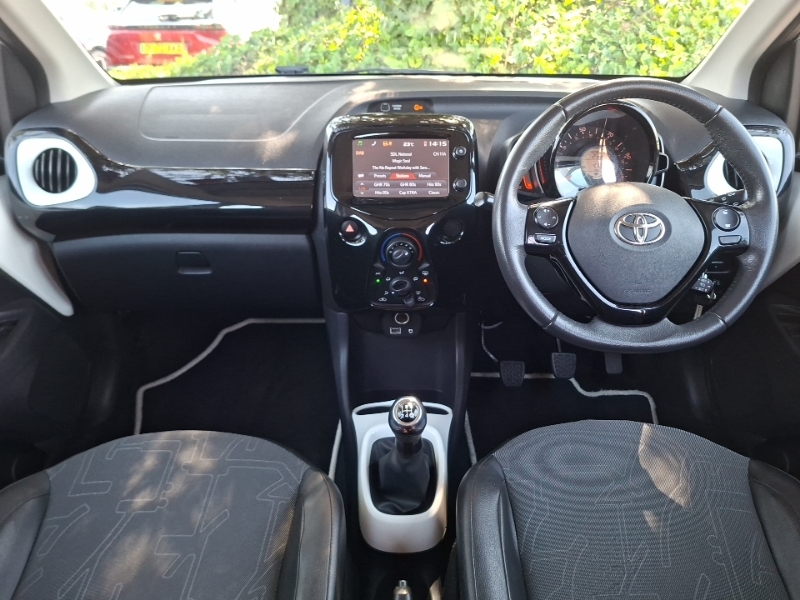 Toyota Aygo 1.0 Vvt-i X-pression White #3