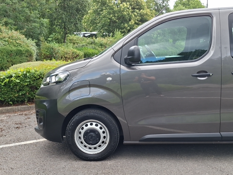 Vauxhall Vivaro 3100 75Kwh Prime L2 H1 6Dr 7.4Kw Charger White #19