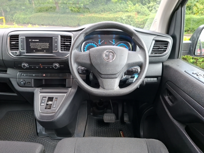 Vauxhall Vivaro 3100 75Kwh Prime L2 H1 6Dr 7.4Kw Charger White #8