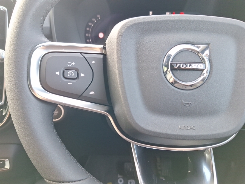 Volvo XC40 Ultra, Twin Motor, Panoramic Sunroof. 36 Black #12