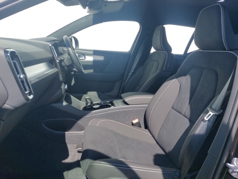 Volvo XC40 2.0 B3p Plus Dark Black #5
