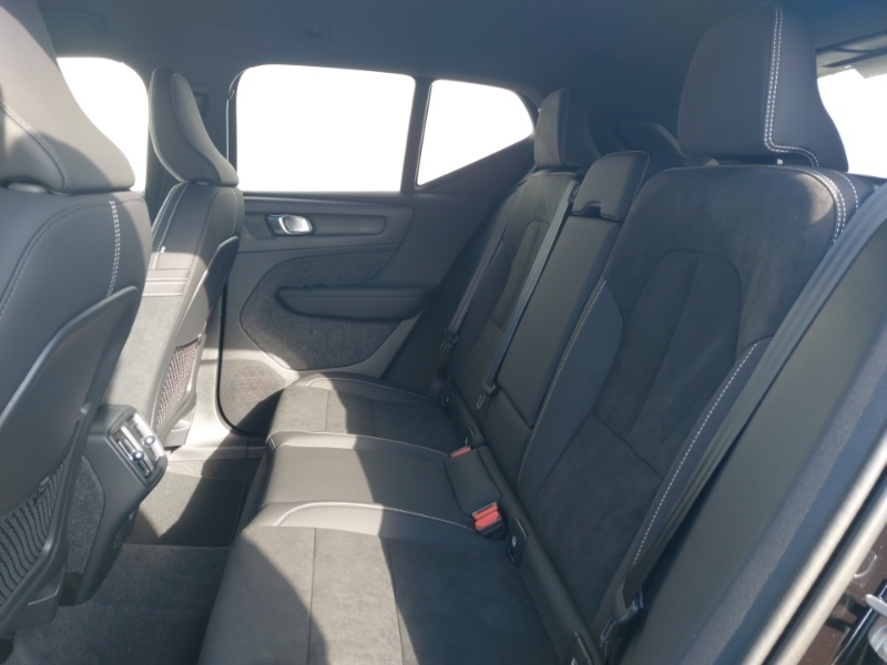 Volvo XC40 2.0 B3p Plus Black Edition Black #6