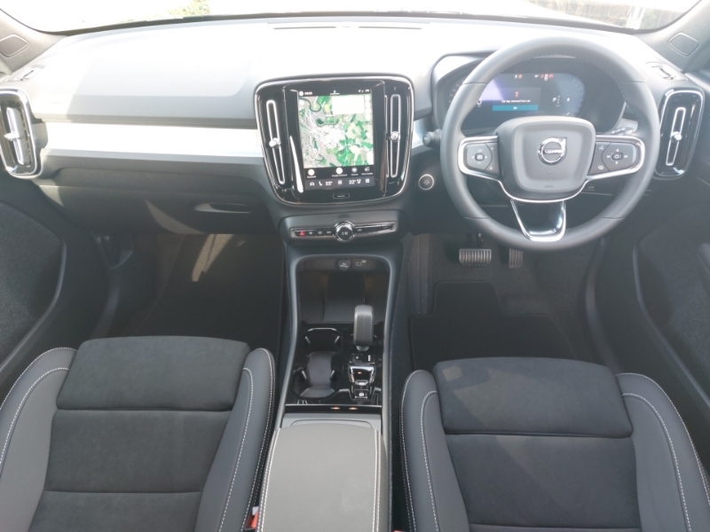 Volvo XC40 2.0 B3p Plus Black Edition Black #3