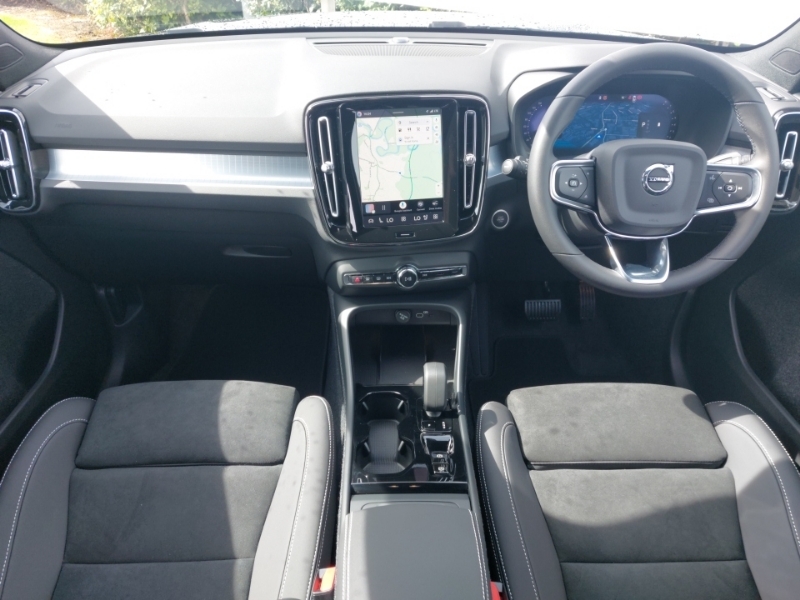 Volvo XC40 2.0 B3p Plus Black Edition Black #3