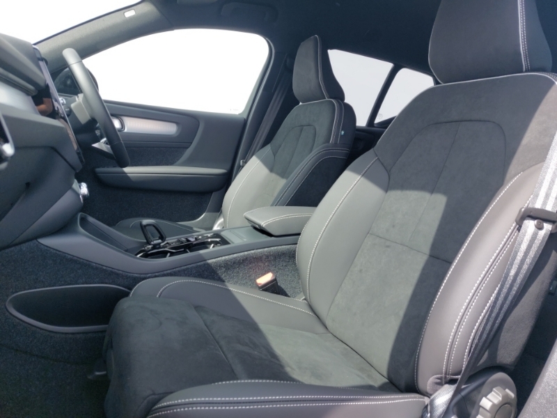Volvo XC40 2.0 B3p Plus Black Edition Black #5