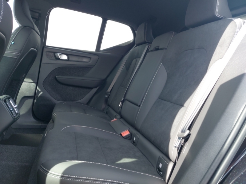 Volvo XC40 2.0 B3p Plus Black Edition Black #6