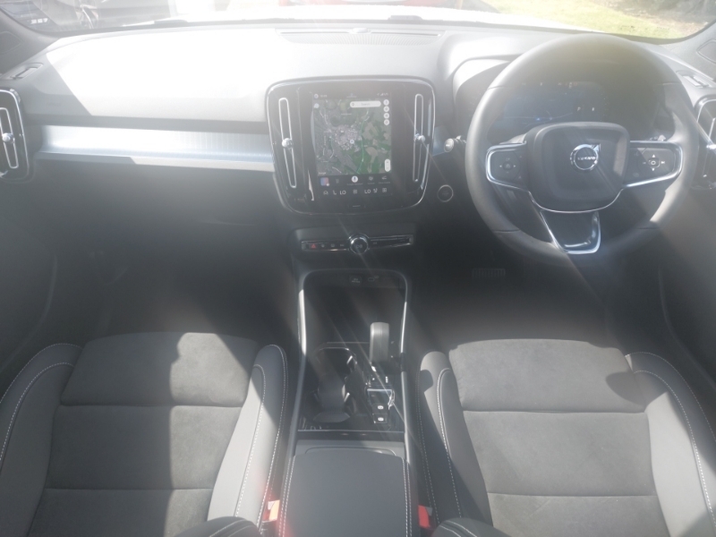 Volvo XC40 2.0 B3p Plus Black Edition White