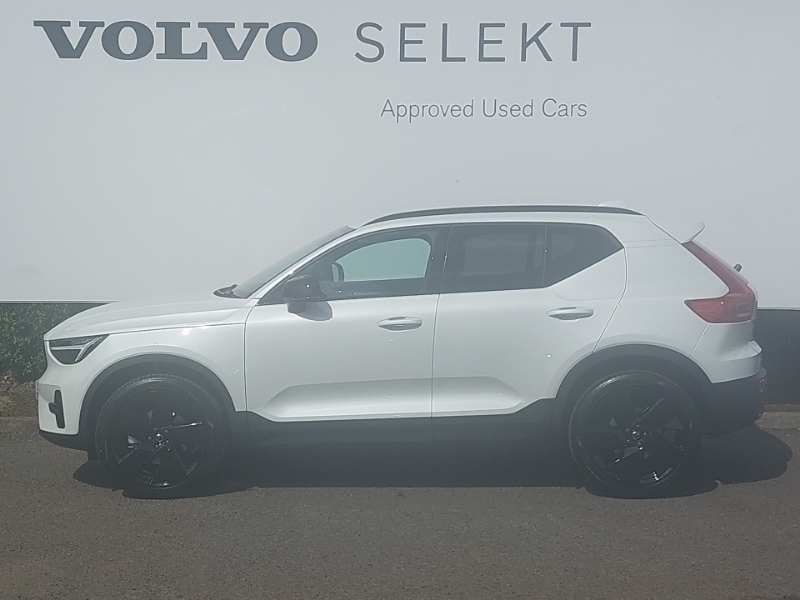 Volvo XC40 2.0 B3p Plus Black Edition White #2