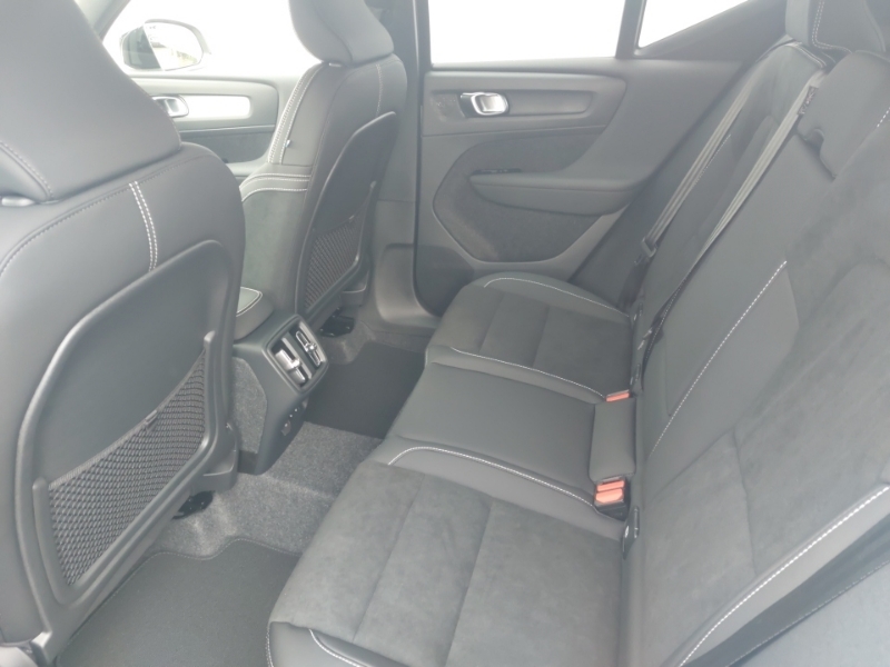 Volvo XC40 2.0 B3p Plus Black Edition White #6