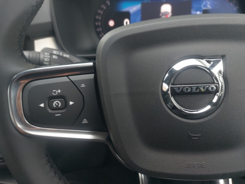 Volvo XC40 B4 197Bhp Ultra Dark Mild Hybrid - 360 Parking Green #12
