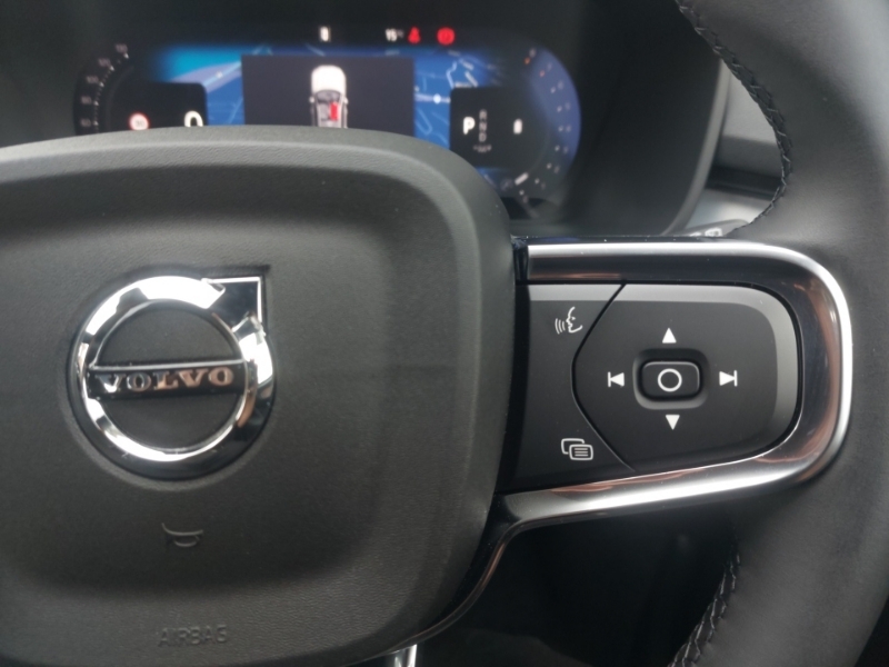 Volvo XC40 B4 197Bhp Ultra Dark Mild Hybrid - 360 Parking Green #13