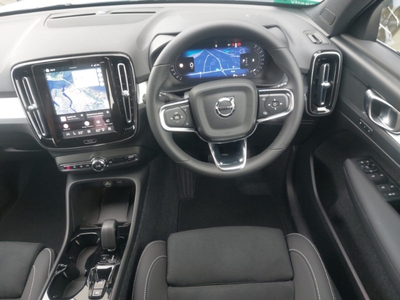 Volvo XC40 B4 197Bhp Ultra Dark Mild Hybrid - 360 Parking Green #8
