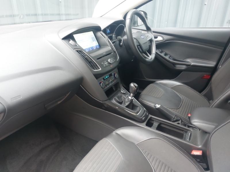 Ford Focus 1.5 Tdci 120 Titanium X Black #5