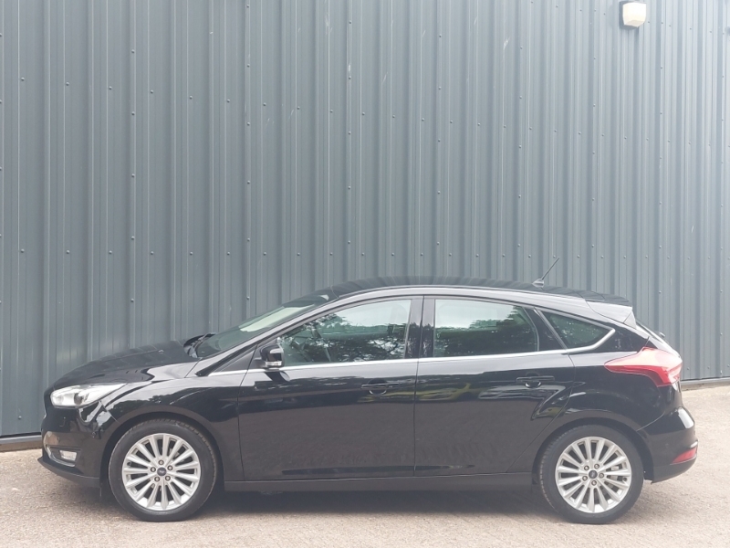 Ford Focus 1.5 Tdci 120 Titanium X Black #4