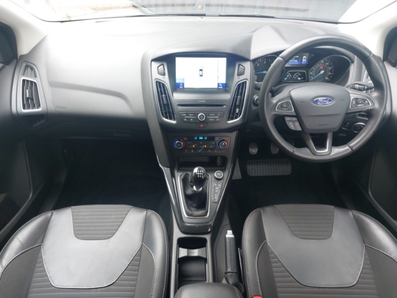 Ford Focus 1.5 Tdci 120 Titanium X Black #3