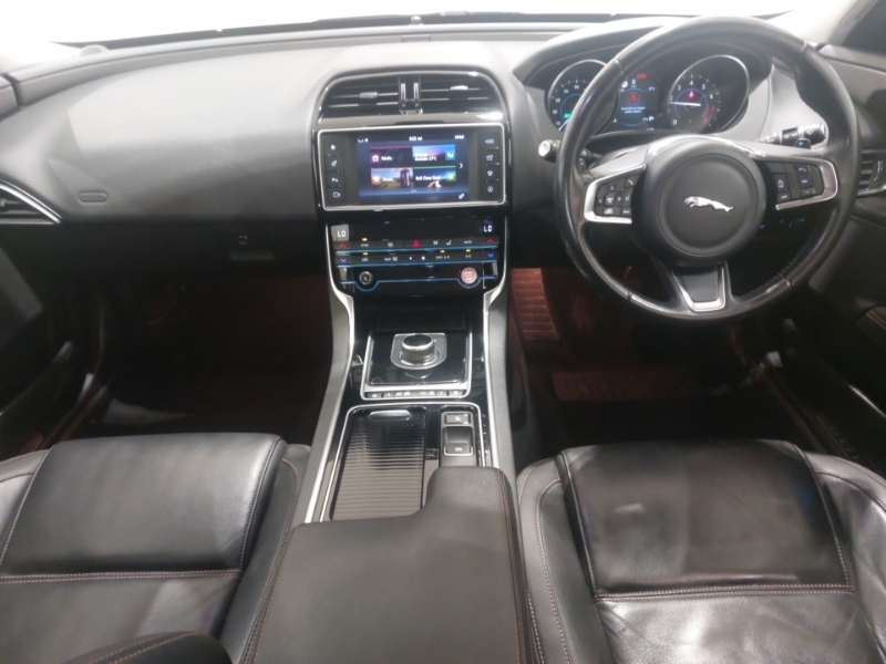 Jaguar XE 2.0 Ingenium Prestige Blue #3